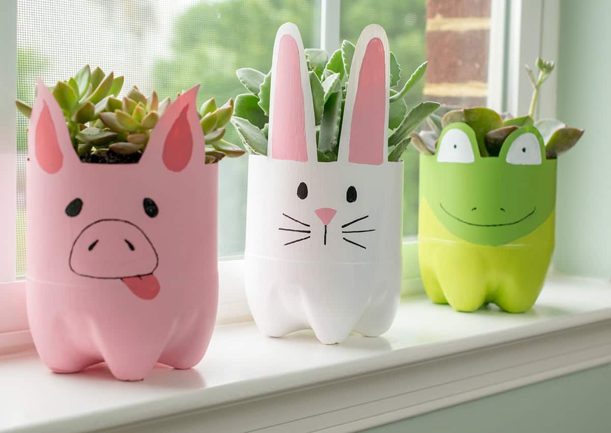 planters made out of plastic bottles